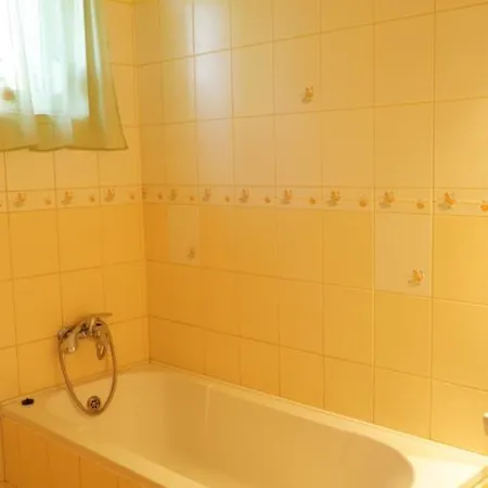 Ozgida Vendeghaz アパート *