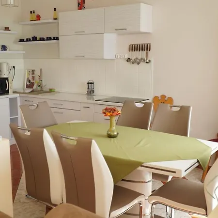 Ozgida Vendeghaz アパート エゲルサローク