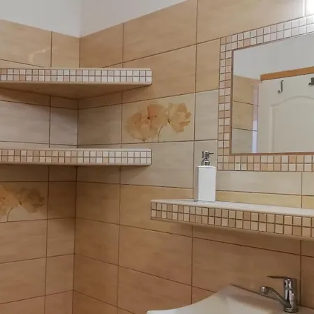 アパート Ozgida Vendeghaz *